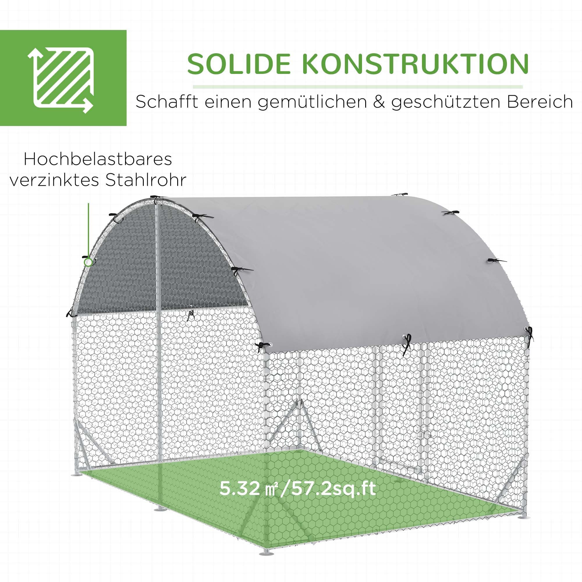 Graue Metall-Hühnerfarm mit grauem Dach und grünem Sockel, umgeben von Drahtgeflecht.