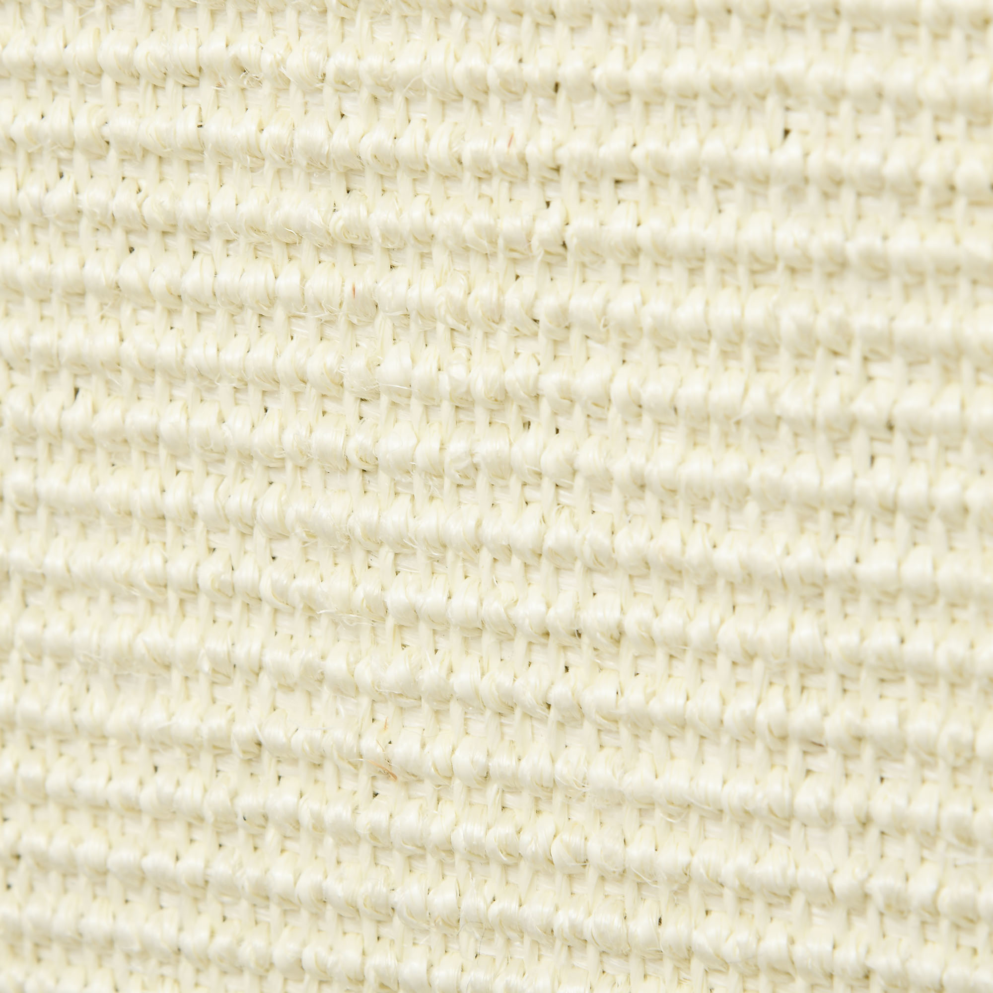 Nahaufnahme eines gewebten Sisalgewebes, mit natürlicher, beige Farbe, zeigt Textur.