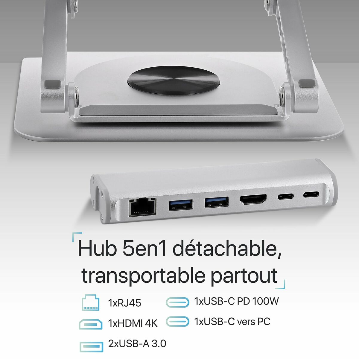 Supporto per laptop argento con un hub argento. L'hub ha più porte. Sfondo bianco.