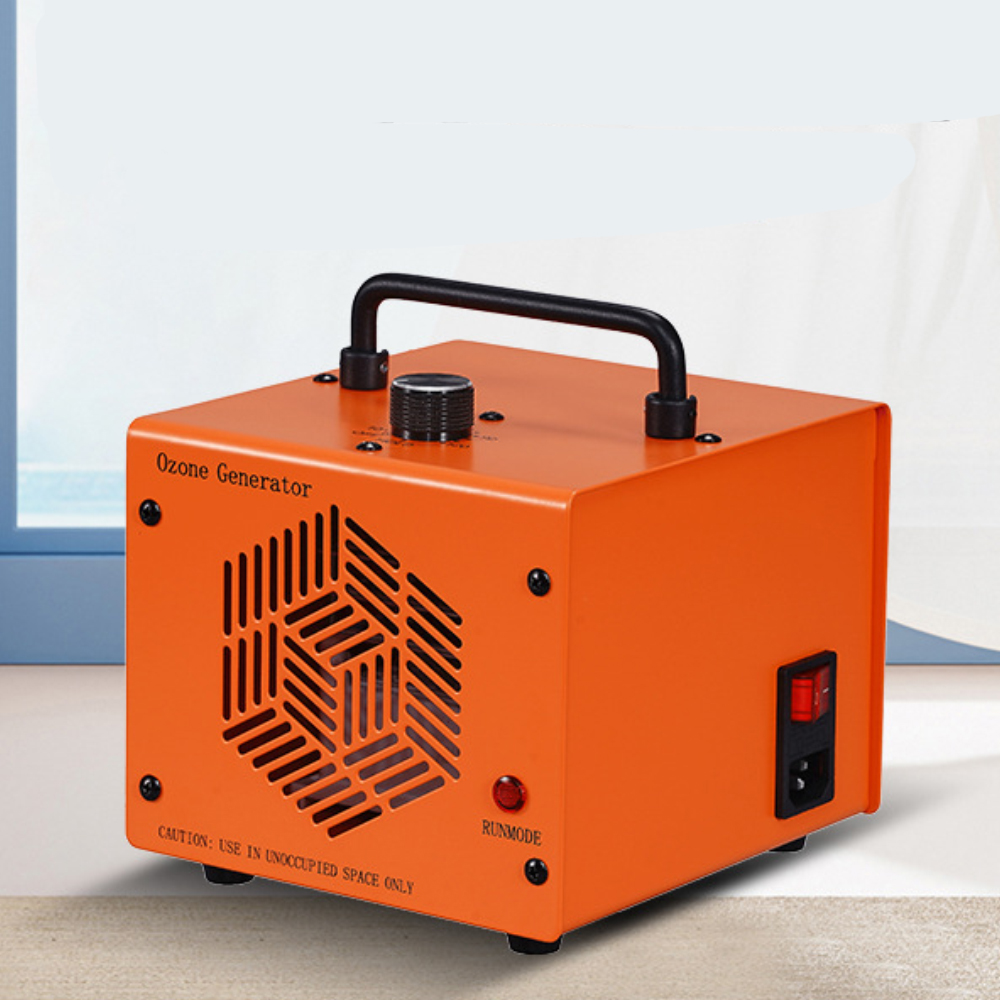 Eine orangefarbene Ozon-Generator-Box mit einem schwarzen Griff und einer Betriebsmodus-Leuchte wird gezeigt.