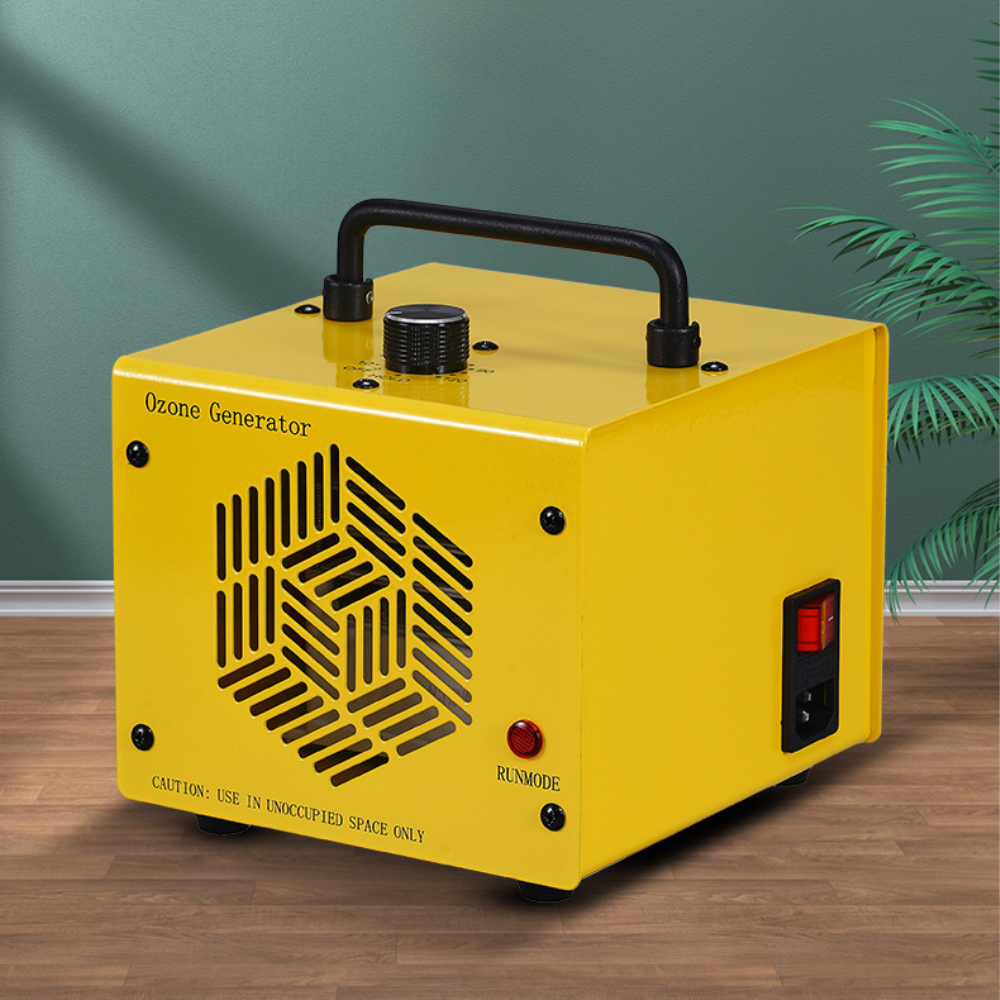 Gelber Ozongenerator mit schwarzem Griff, Lüftungsschlitzen und roter Power-Taste.