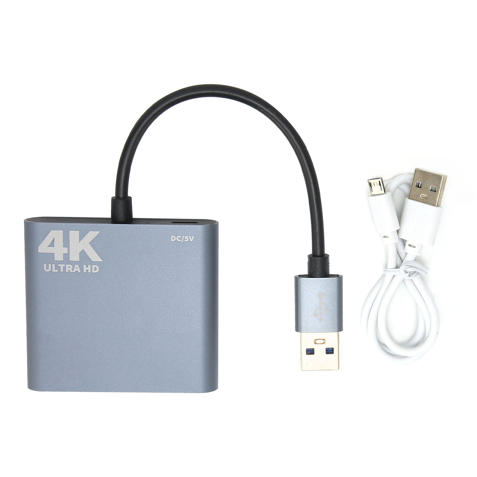 Ein silberner 4K Ultra HD Adapter mit einem USB- und einem Micro-USB-Kabel.