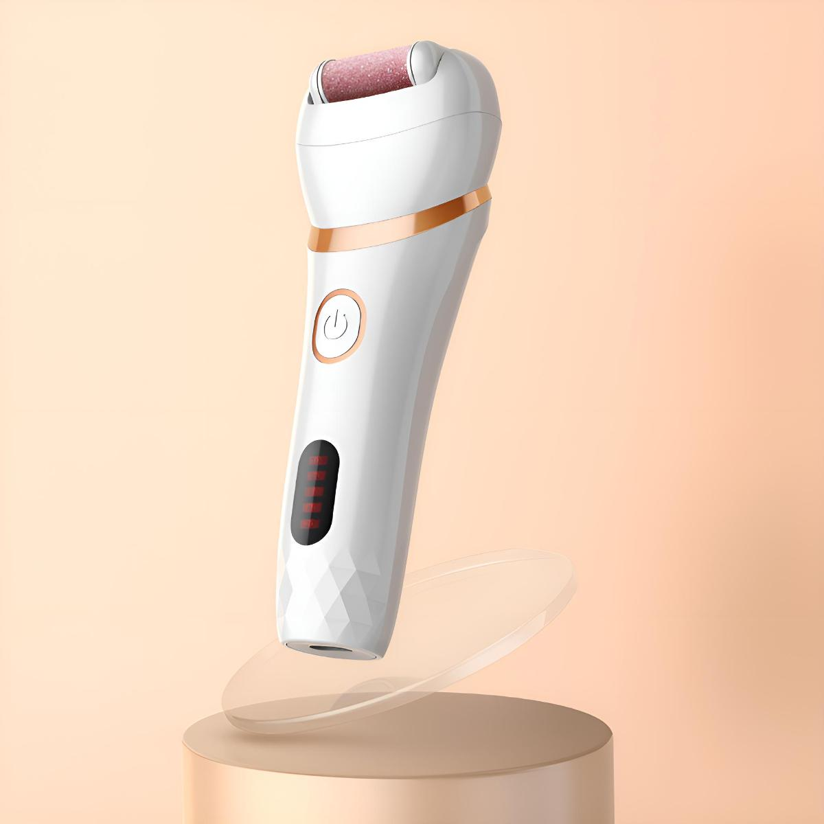 Weißer elektrischer Fußschleifer auf einem Ständer. Roségoldene Akzente, Power-Taste, Display. Pfirsichfarbener Hintergrund.
