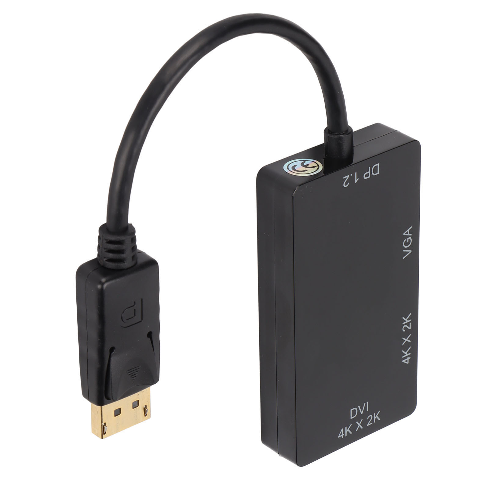 Schwarzer DP1.2-zu-DVI/VGA-Adapter. DP1.2-Kabel verbindet sich mit dem Adapter. Weißer Hintergrund.