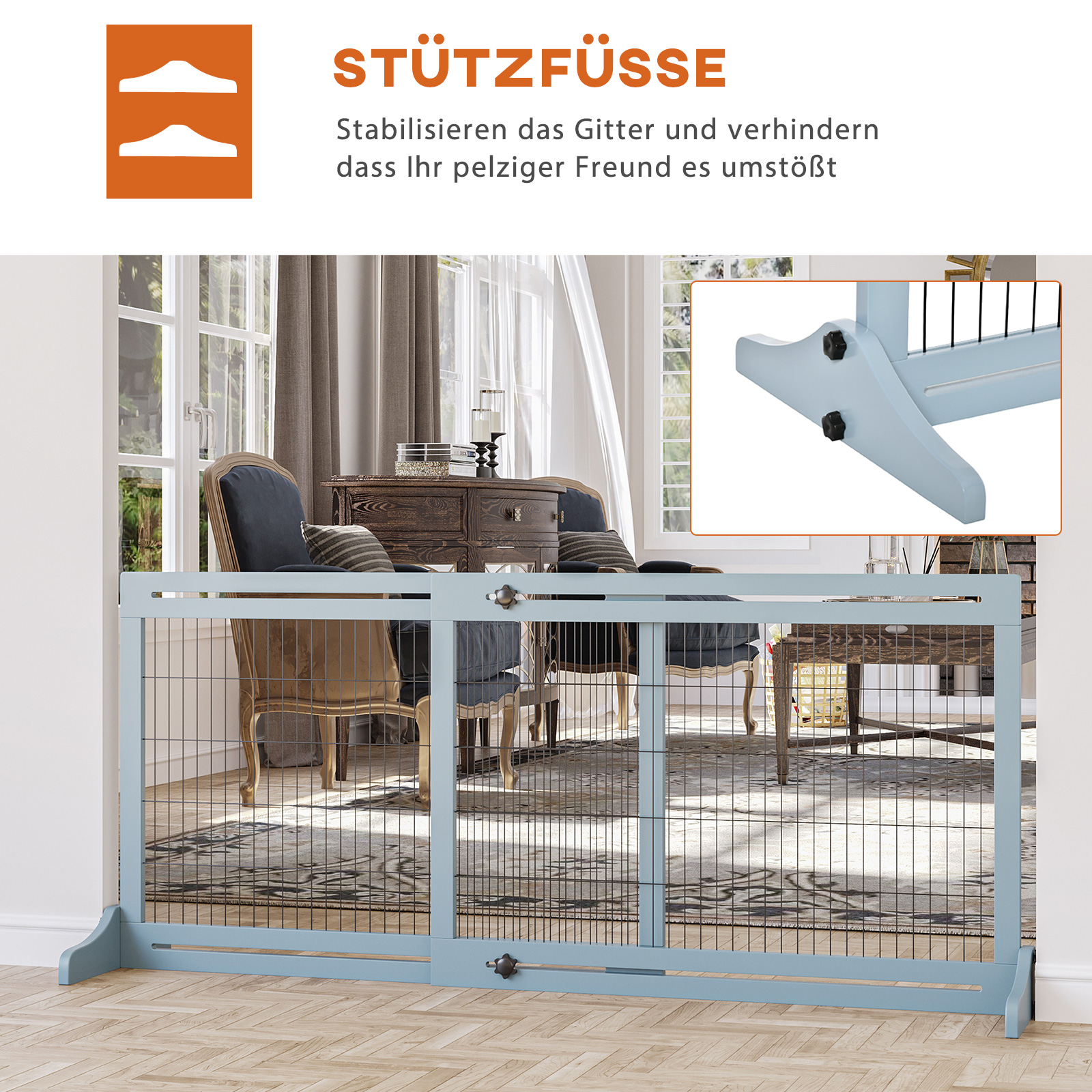 Blaues Haustiergitter in einem Raum. Das Gitter hat Füße für Stabilität. Ein Text beschreibt das Gitter.
