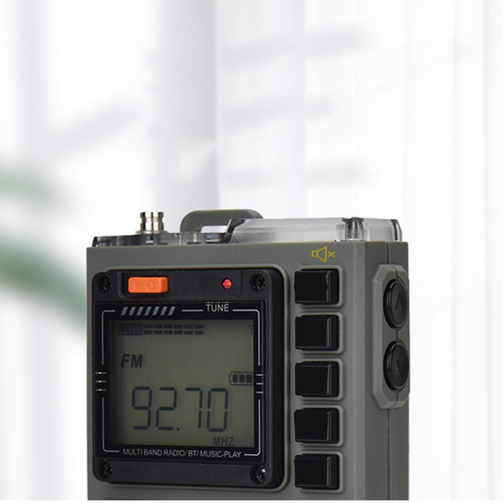 Graues Retro-Radio mit grünem Display. Zeigt die Frequenz 92,70 MHz.