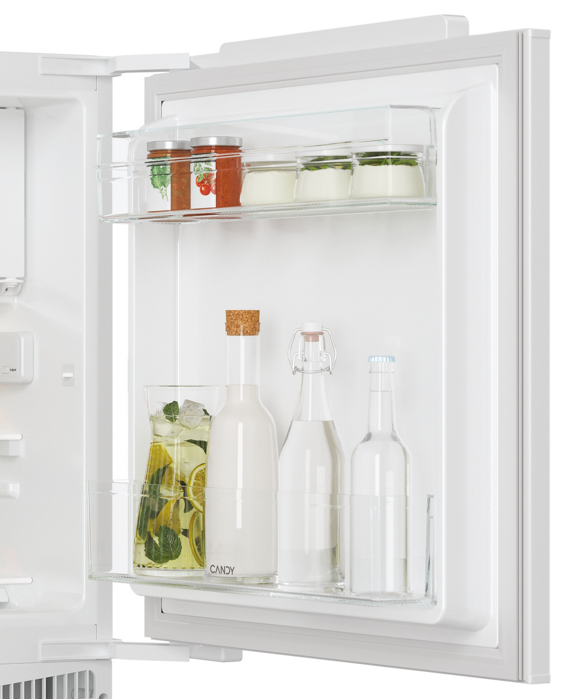 Zbliżenie wnętrza drzwi lodówki, ukazujące półki wypełnione słoikami, butelkami i napojami.