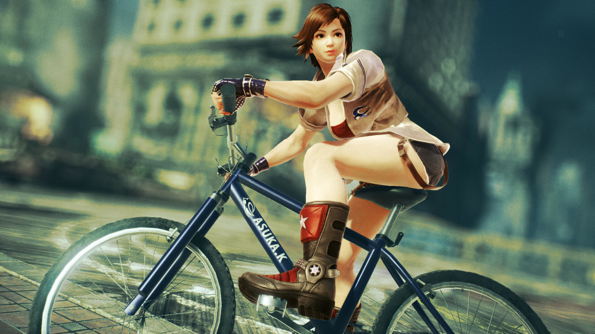 Kobieta na rowerze jedzie. Ma na sobie strój sportowy.