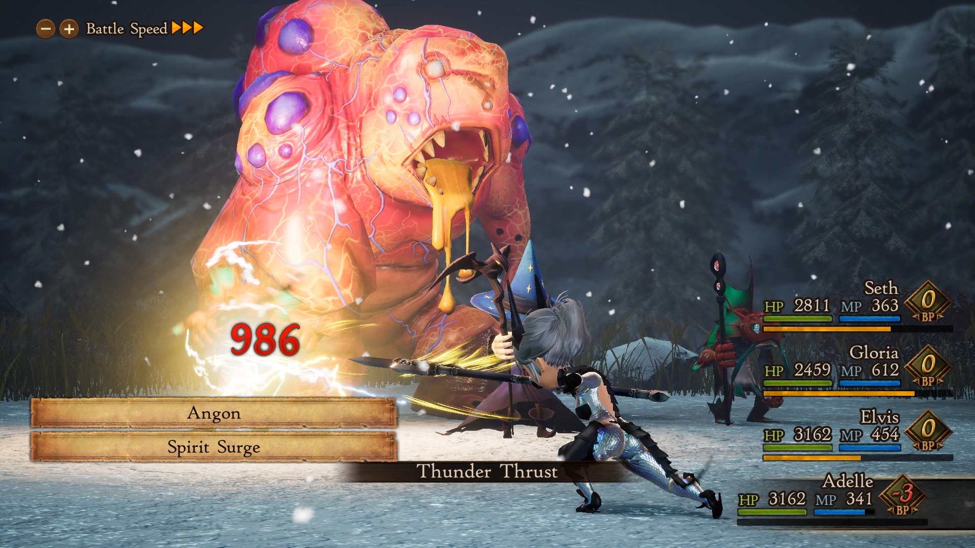 Postać atakuje dużego czerwonego potwora. Widoczne jest zaśnieżone otoczenie z drzewami w tle.