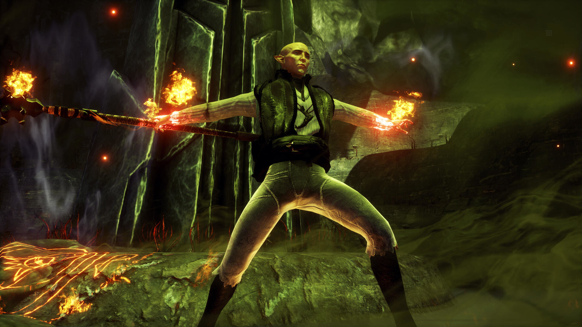 Mężczyzna elf z świecącymi dłońmi w ciemnej jaskini. Trzyma laskę i nosi ciemne ubrania.