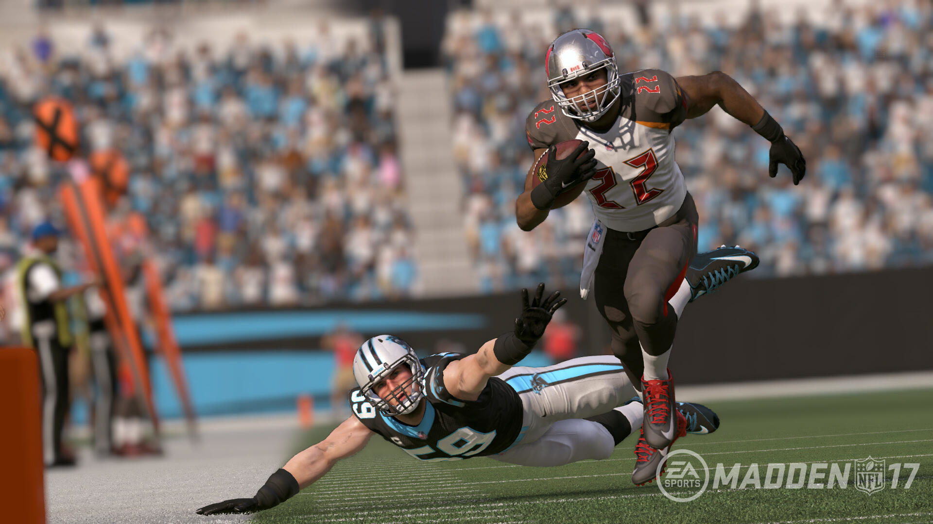 American footballspeler rent met de bal, wordt getackled. Game scene, met het EA Madden logo.