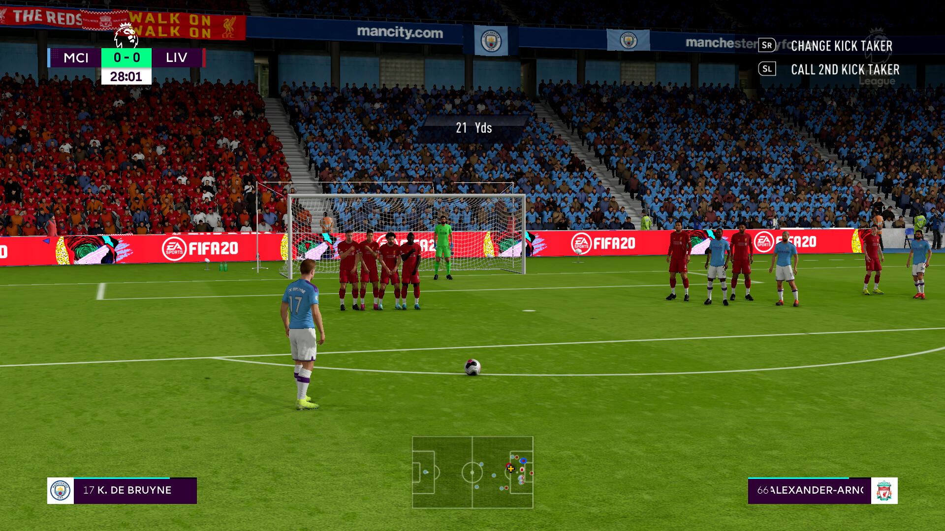 Scena z meczu piłki nożnej. Wykonywany jest rzut wolny. Widoczne są stadion i zawodnicy.