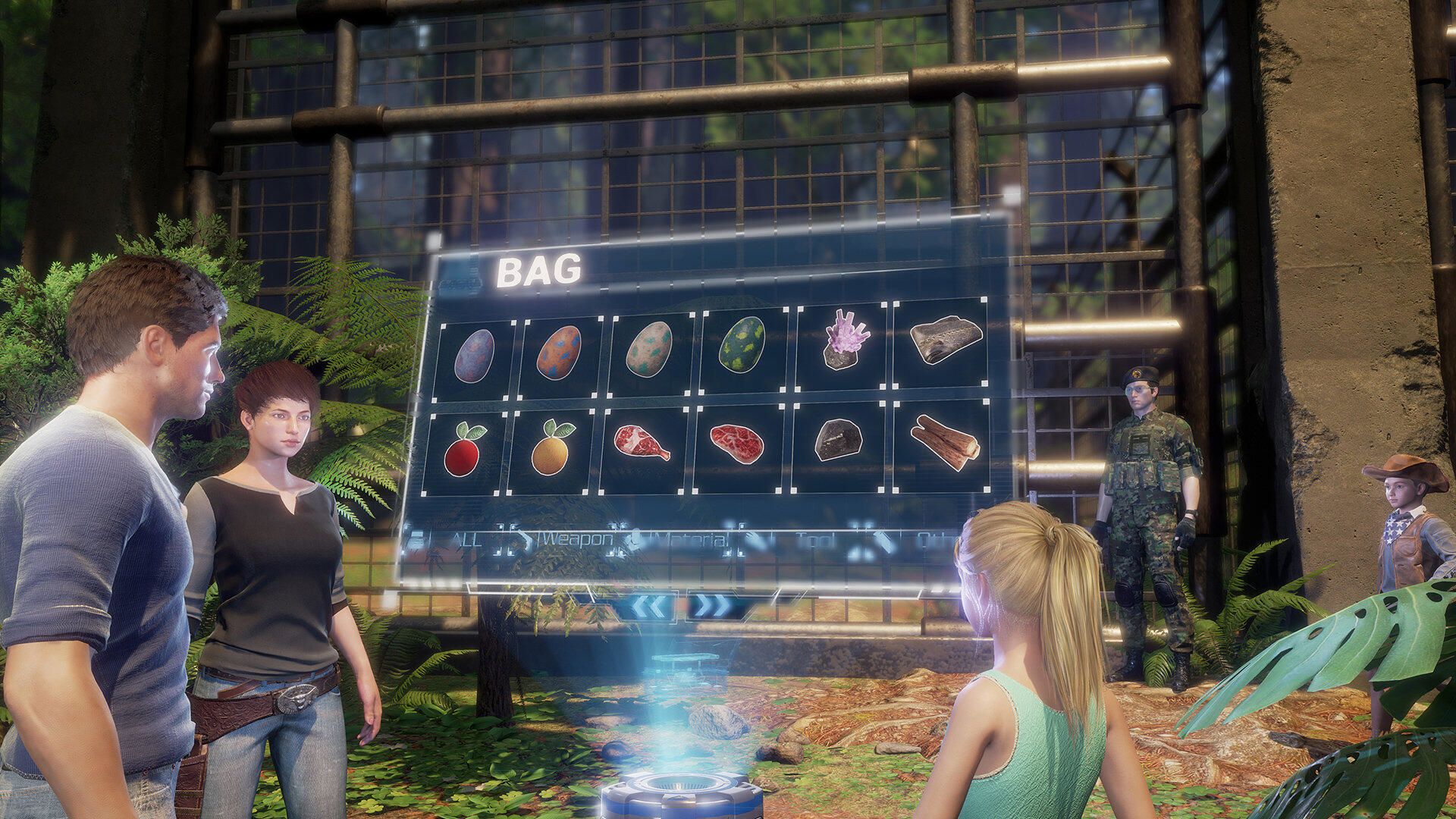 Ludzie oglądają holograficzny wyświetlacz przedmiotów, z tłem leśnym. Żołnierz stoi w pobliżu.
