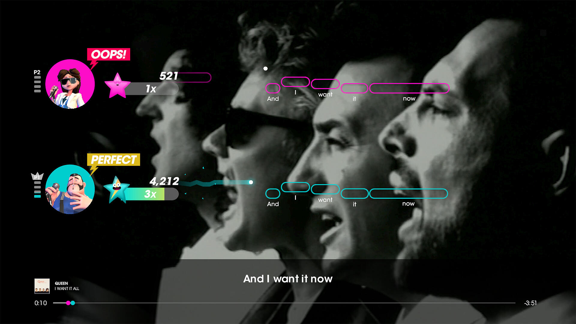 Uno schermo karaoke con cantanti, testi e indicatori di punteggio. Lo sfondo è un palco.
