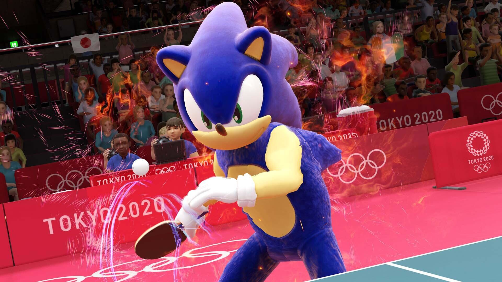 Sonic the Hedgehog gra w tenisa stołowego na Igrzyskach Olimpijskich w Tokio 2020. Tłum i płomienie go otaczają.