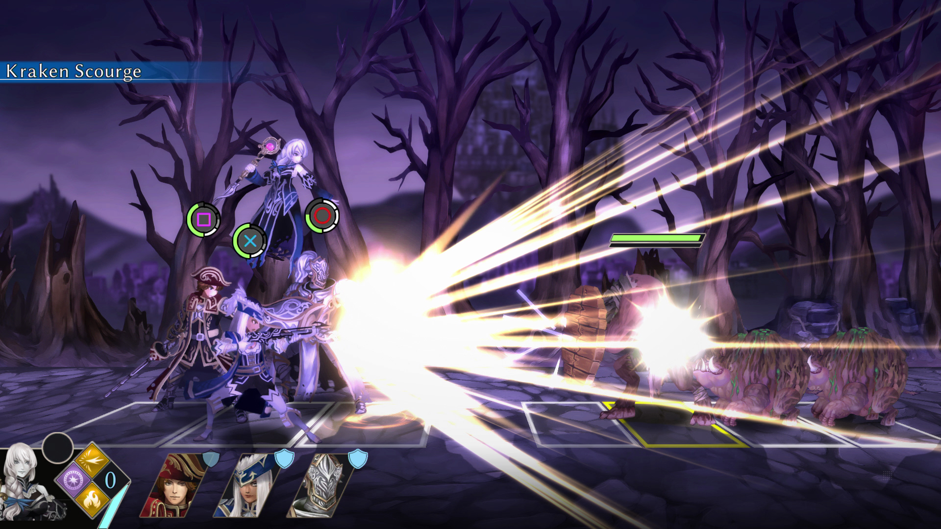 Scena bitwy z postaciami strzelającymi wybuchami energii, z ciemnym tłem lasu i nakładką interfejsu użytkownika.