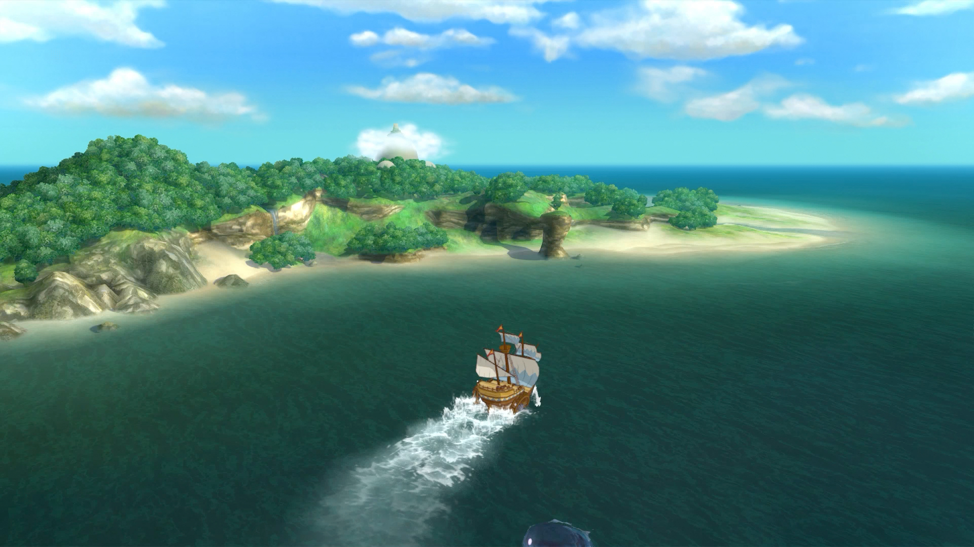 Ein Schiff segelt auf dem Wasser in der Nähe einer Insel. Grüne Bäume säumen den Sandstrand.
