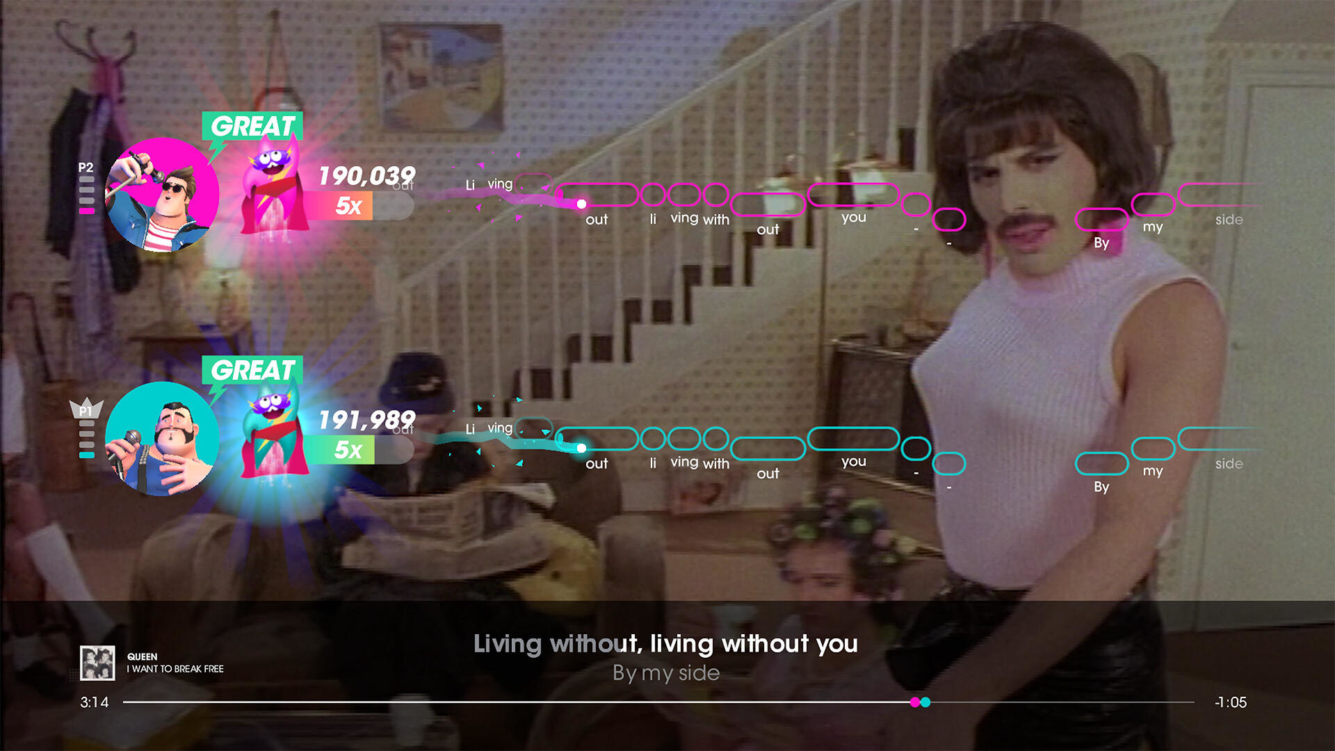 Freddie Mercury śpiewa w domu. Tekst na ekranie. Dwóch graczy śpiewa razem. 80% po prawej.