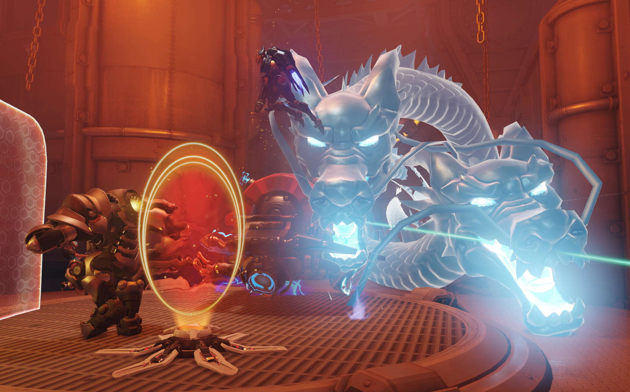 Dwa roboty i smok są w metalowym pomieszczeniu. Portal znajduje się na środku, a tło to laboratorium.