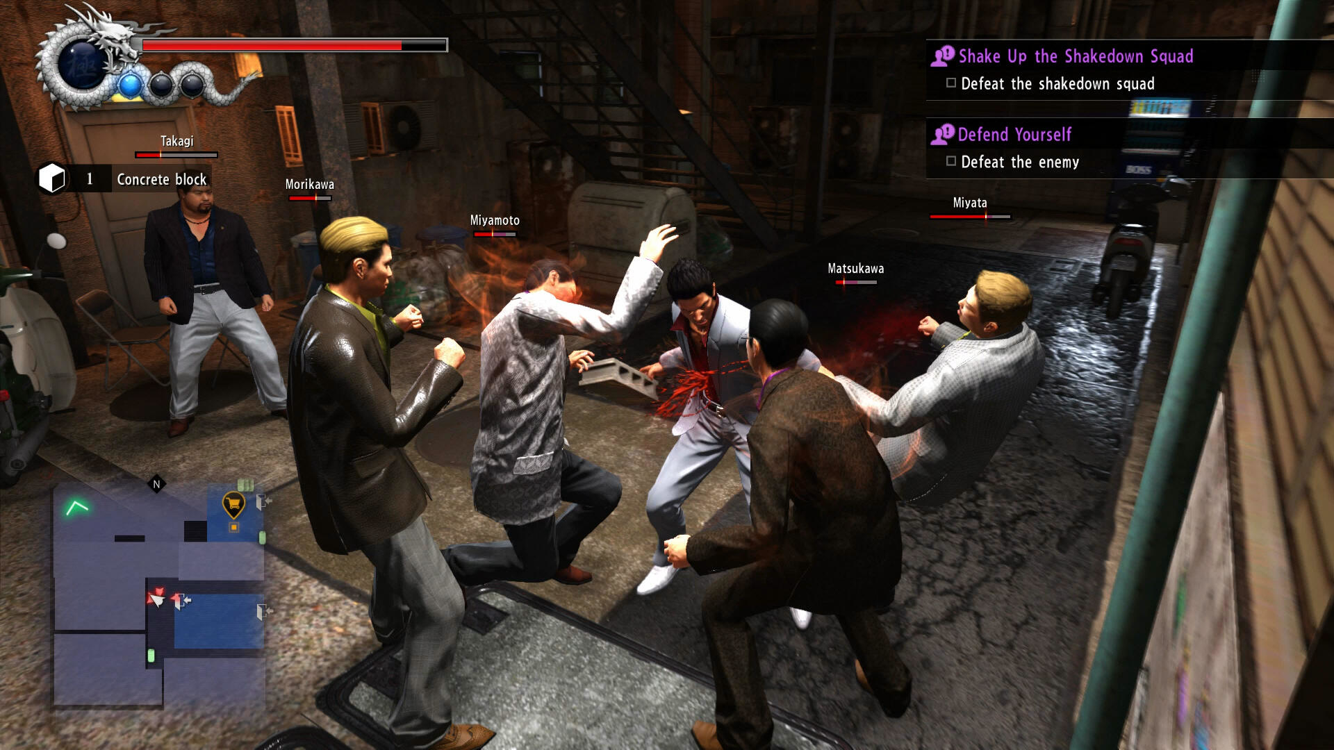 Grupa mężczyzn walczących na ulicy z interfejsem gry. Nacisk położony jest na akcję.