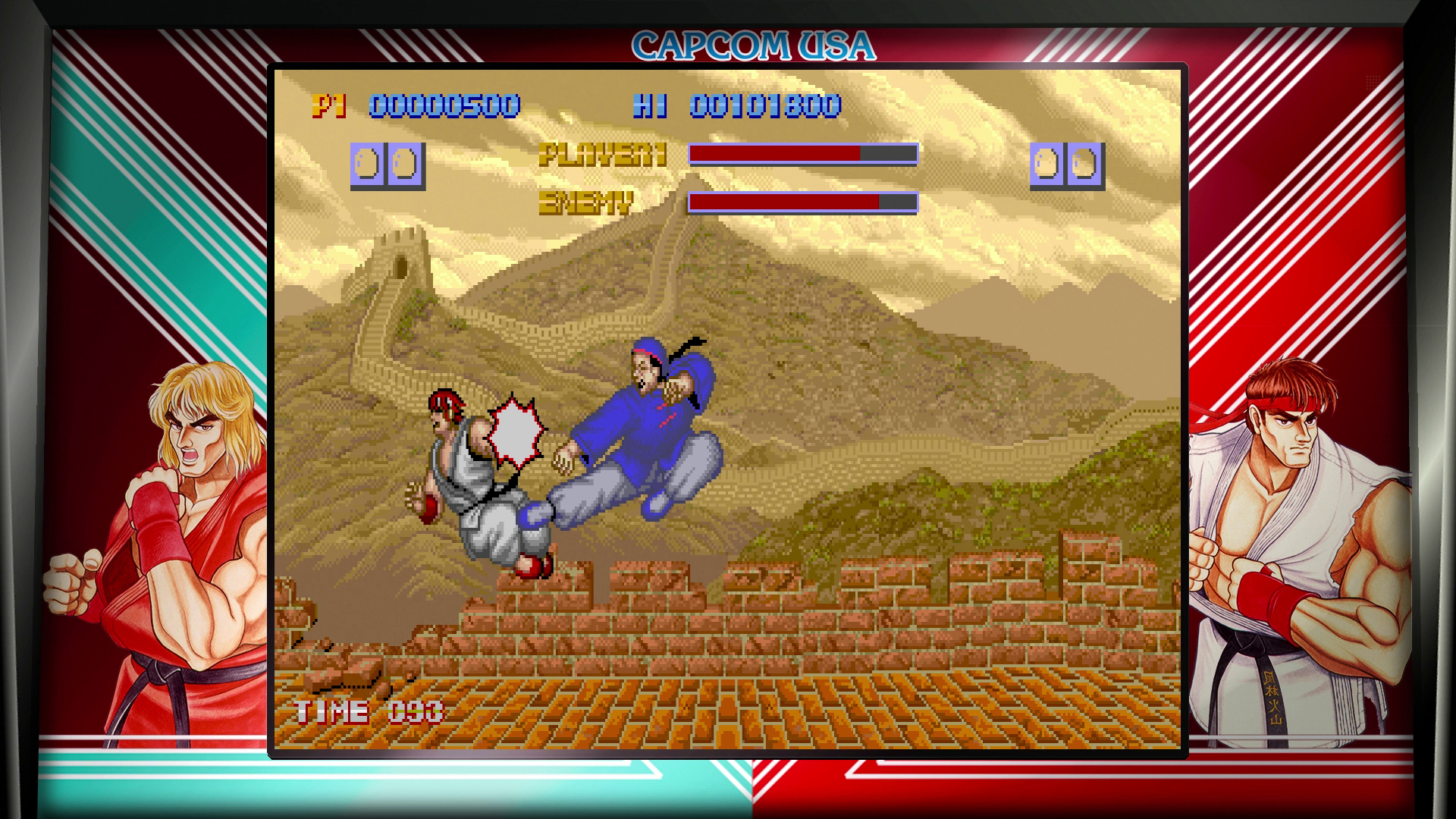 Kampfszene von Street Fighter. Zwei Charaktere kämpfen, einer tritt. Der Hintergrund zeigt die Chinesische Mauer.