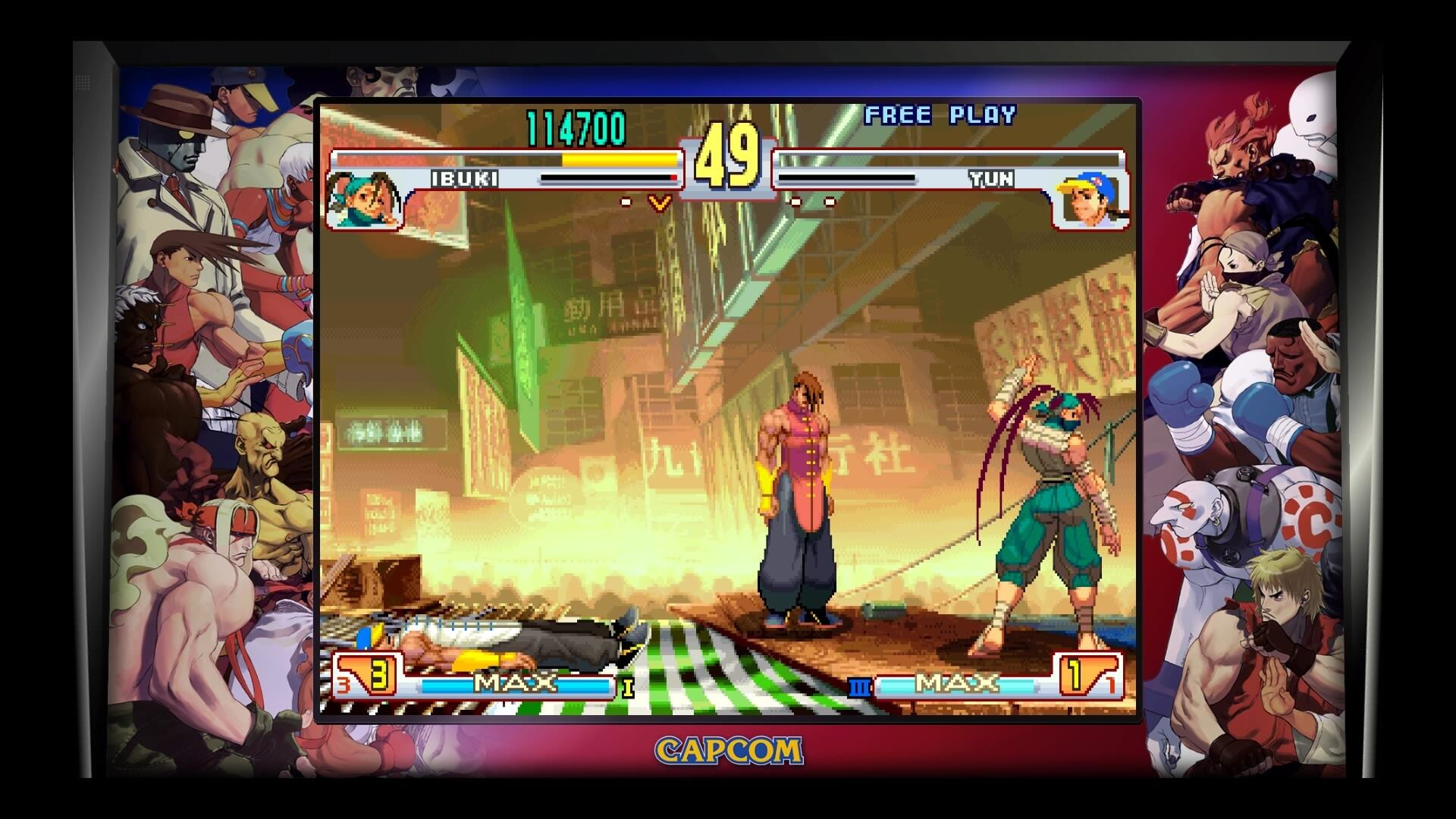 Ein Street Fighter-Spielbildschirm. Ibuki und Yun kämpfen in einer neonbeleuchteten Straßenszene, mit Gesundheitsleisten.