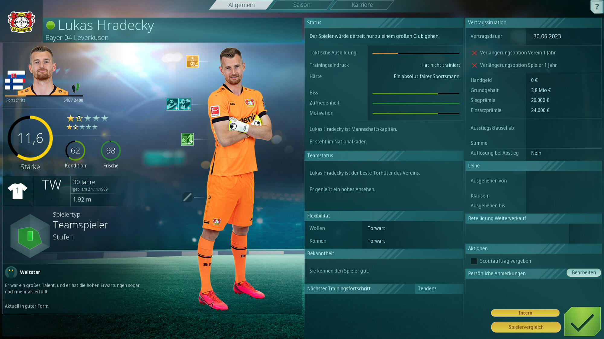 Lukas Hradecky in einer Fußballspieloberfläche mit Statistiken, einem Porträt und orangefarbenem Trikot.