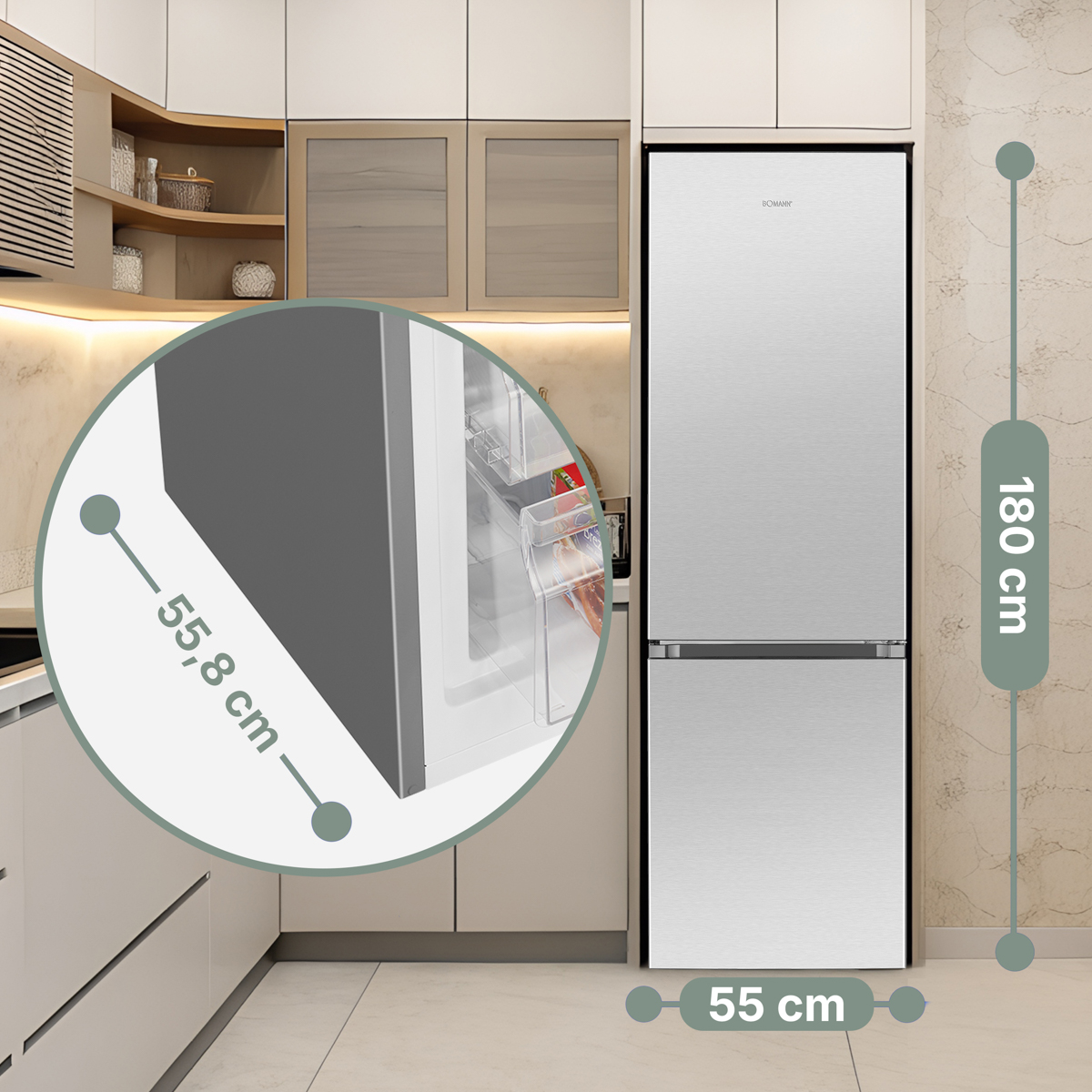 Silberfarbener Kühlschrank. Abmessungen sind angegeben. Er hat zwei Türen mit einer Küche im Hintergrund.