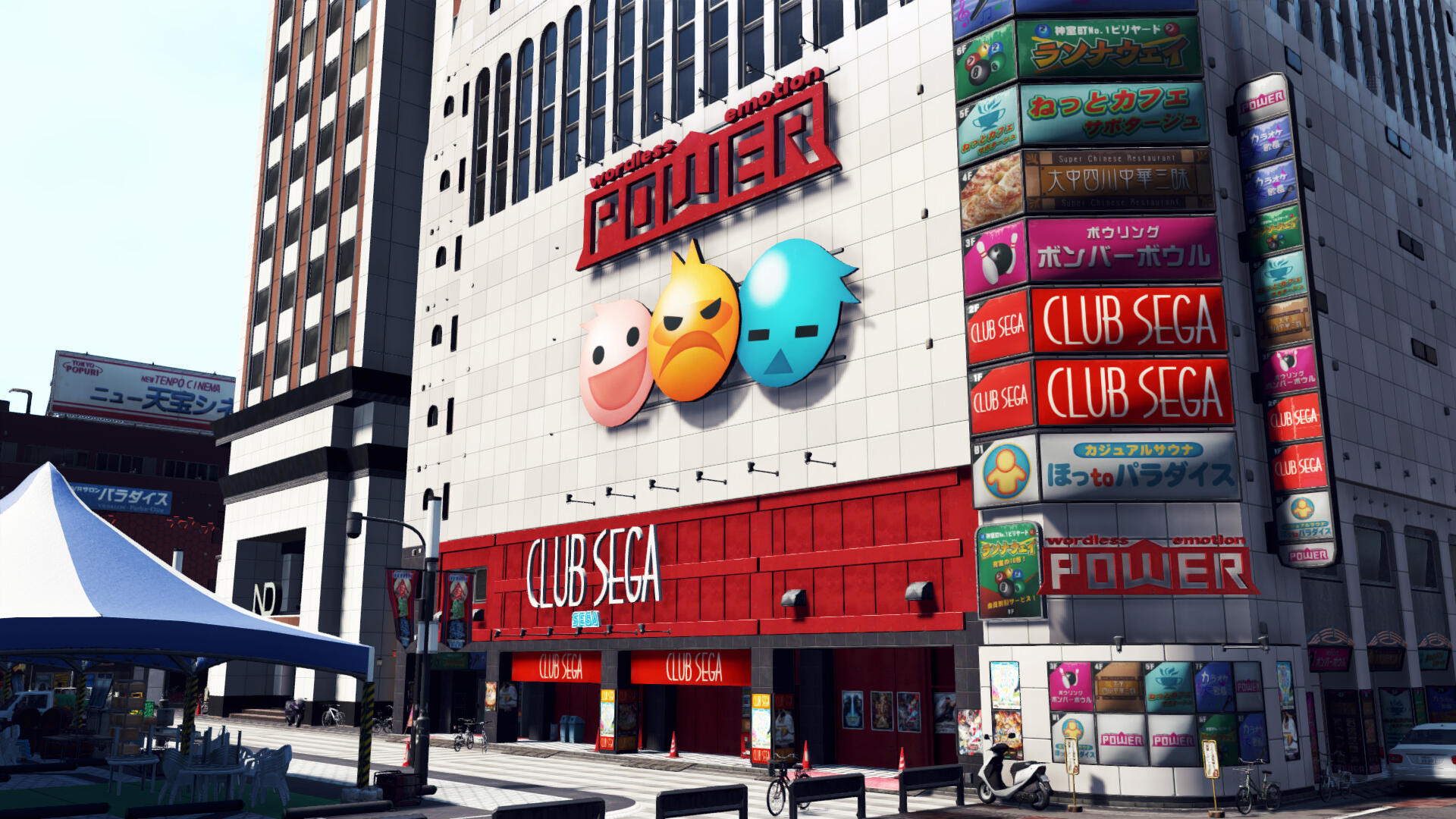 Budynek Club Sega. Budynek ma trzy postacie z kreskówek i wiele japońskich znaków.