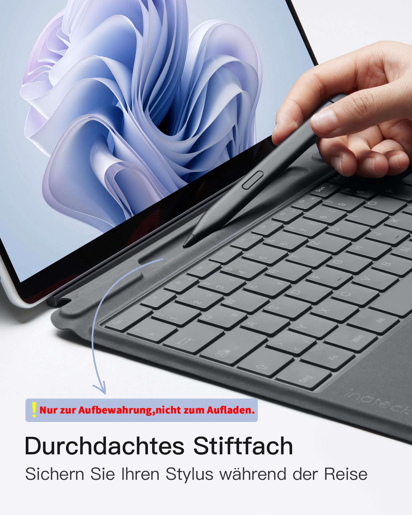 Ein Tablet mit Tastatur und Stift; ein Stift wird in einem Schlitz platziert gezeigt.