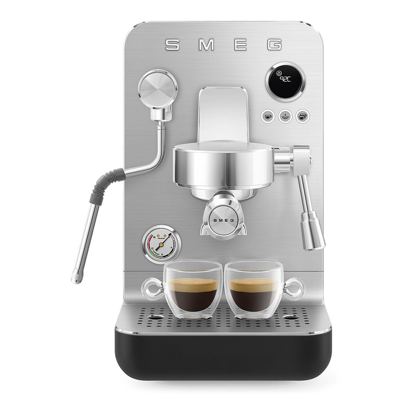 Eine silberne SMEG Espressomaschine mit zwei Espressotassen, einem Manometer und einer Dampflanze.