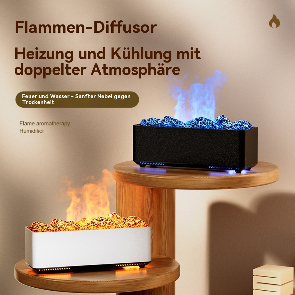 Zwei kleine Tischkamine, einer weiß, einer schwarz, geben Flammen ab. Sie stehen auf Holzständern.