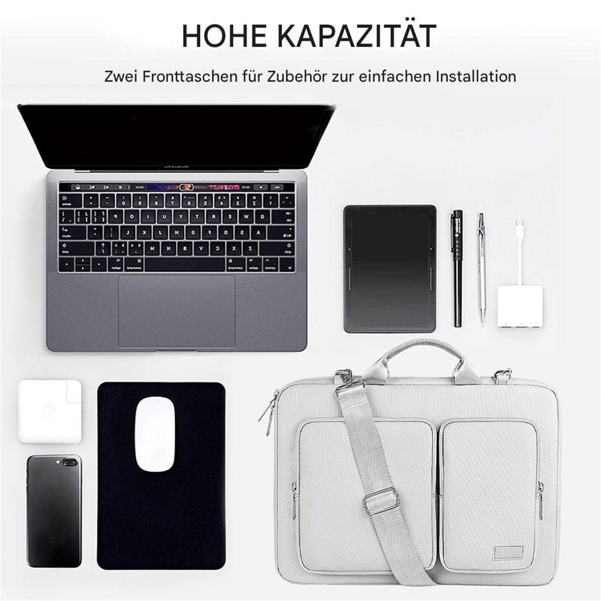Laptop und Zubehör mit einer grauen Laptoptasche. Artikel umfassen Maus und Ladegerät.