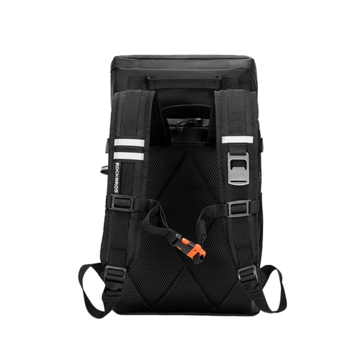 Schwarzer Rucksack mit weißen reflektierenden Streifen und orangefarbener Schnalle. RockBros-Logo auf der Rückseite.