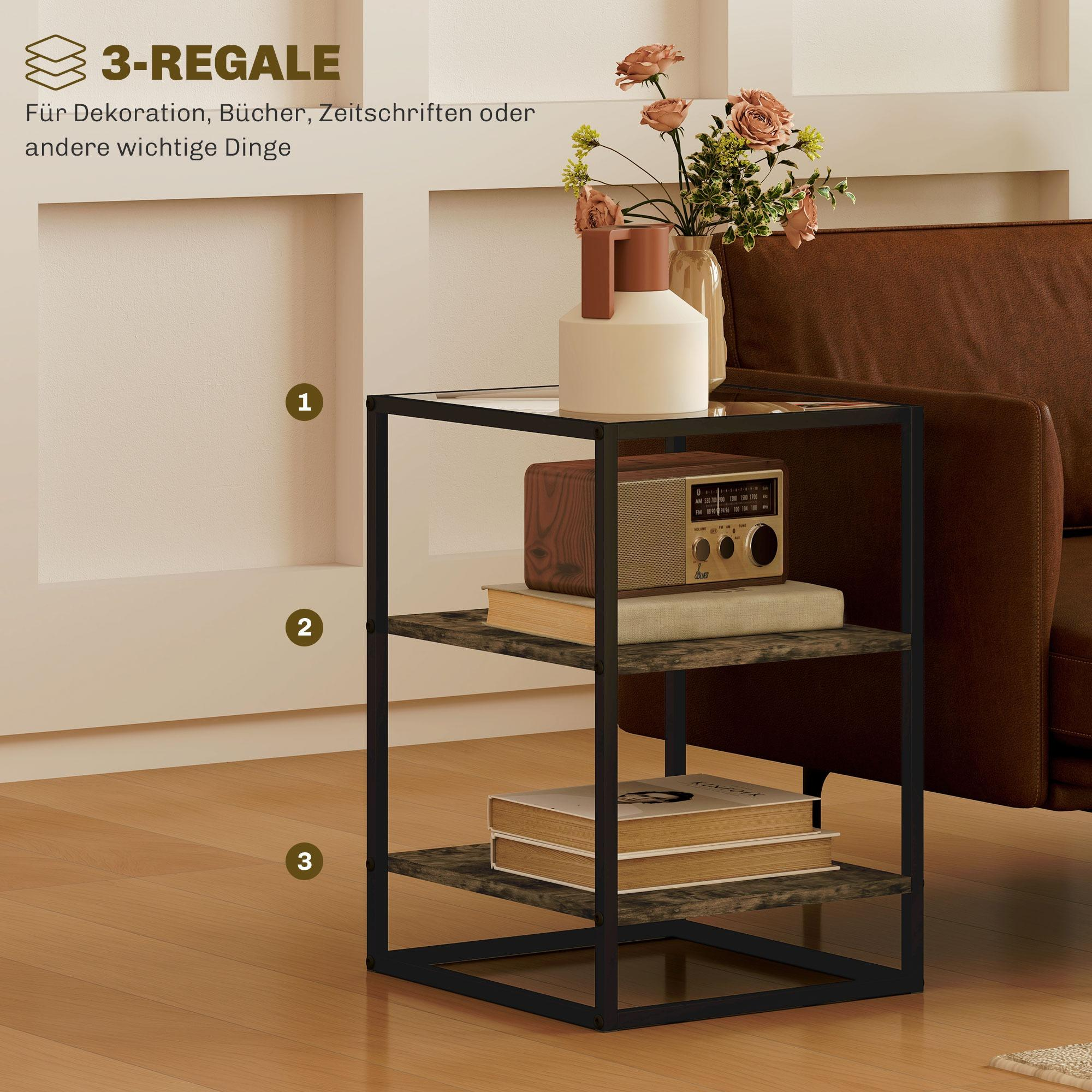 Ein Beistelltisch mit drei Regalen. Er hat ein schwarzes Metallgestell, und die Regale sind aus Holz.