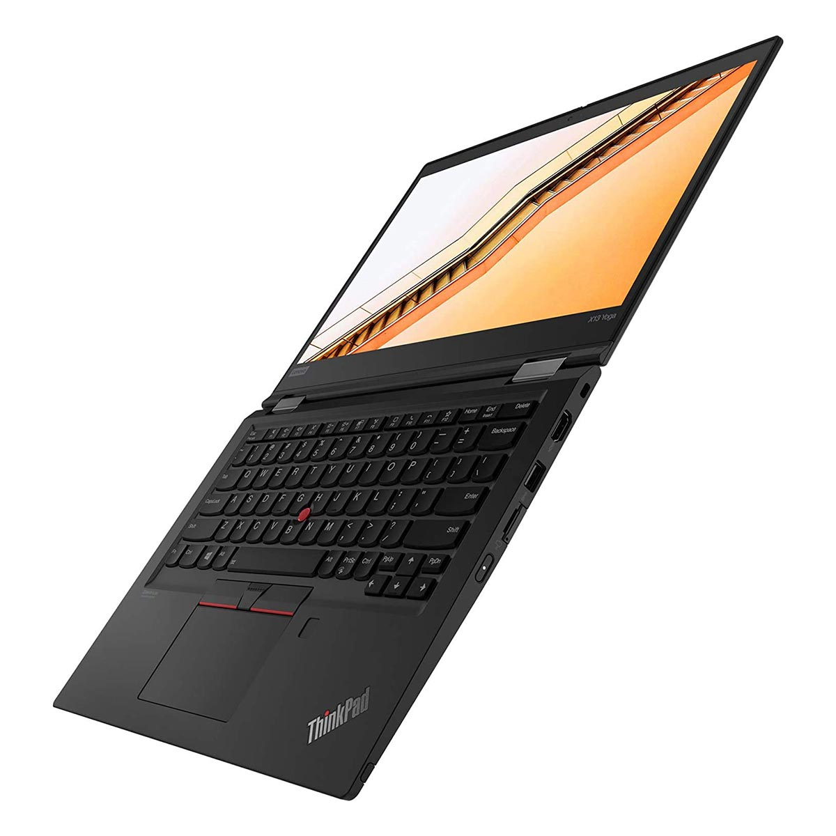 Czarny laptop ThinkPad pochylony w otwartej pozycji, pokazujący klawiaturę i ekran.