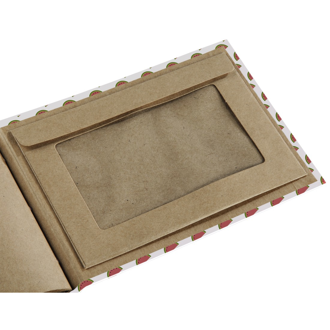 Otwarty album ze zdjęciami. Brązowy karton obramowuje okno. Obramowanie z nadrukiem arbuza.