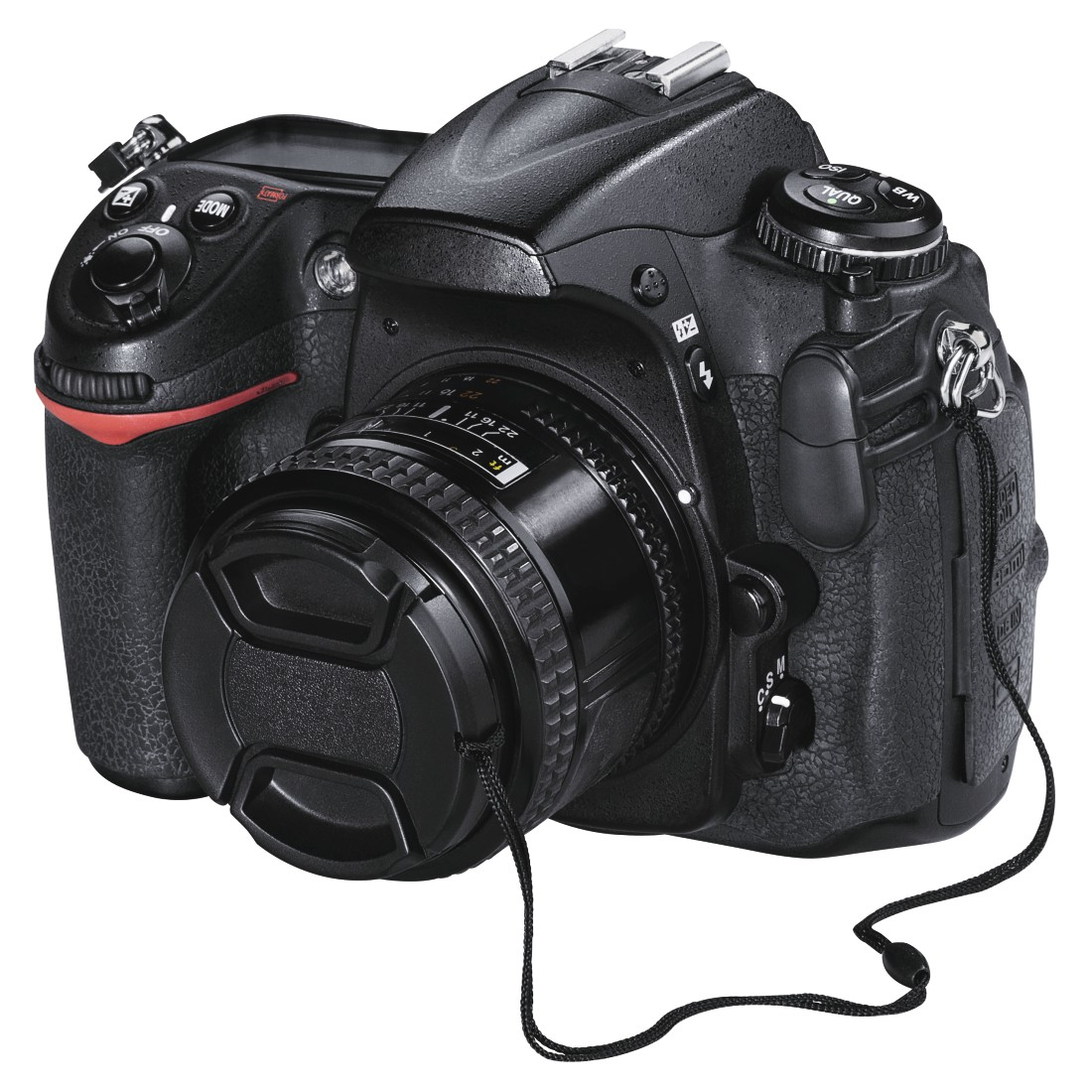 Czarny aparat DSLR z osłoną obiektywu, czarnym paskiem i czerwonym akcentem w pobliżu logo.