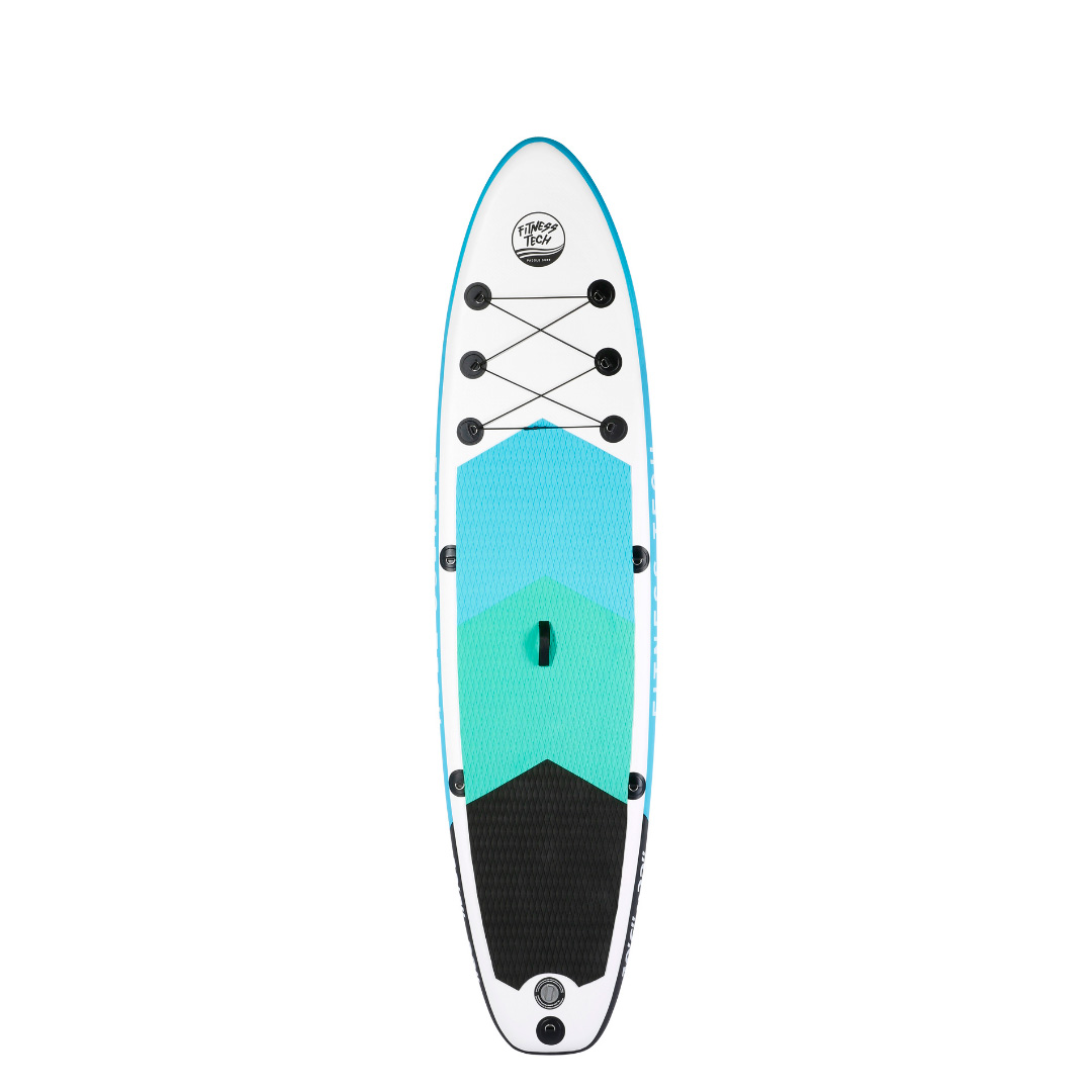 Tabla de paddle surf blanca con detalles azules y turquesas. Tiene un logo y detalles negros.