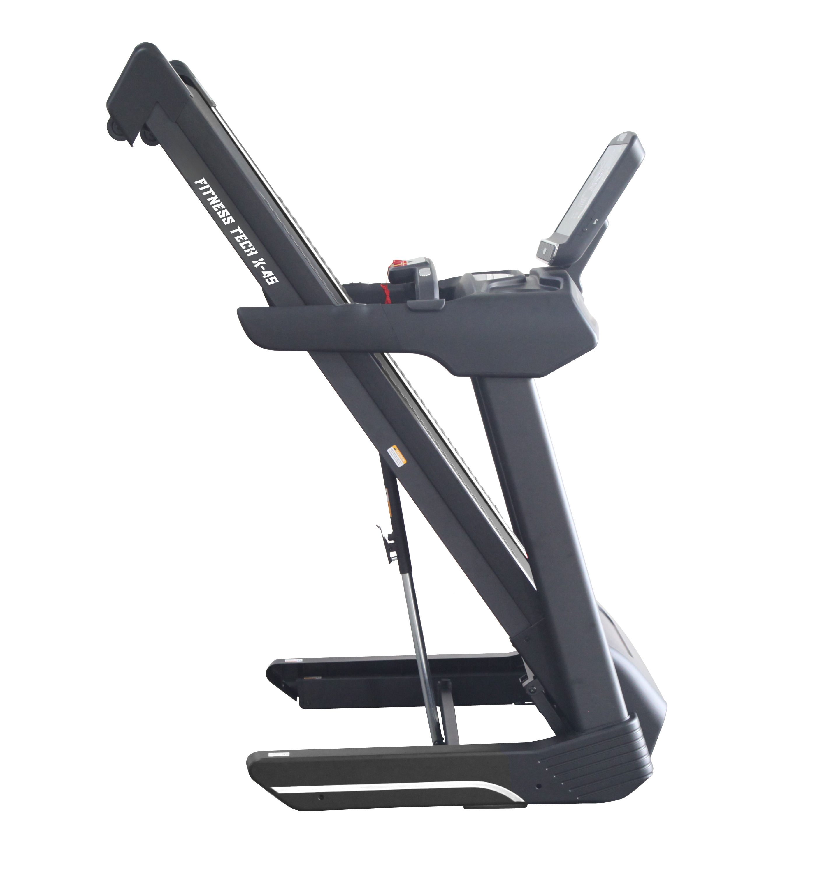 Tapis roulant di profilo. Nero e grigio con logo Fitness Tech. Display digitale. Sfondo bianco.