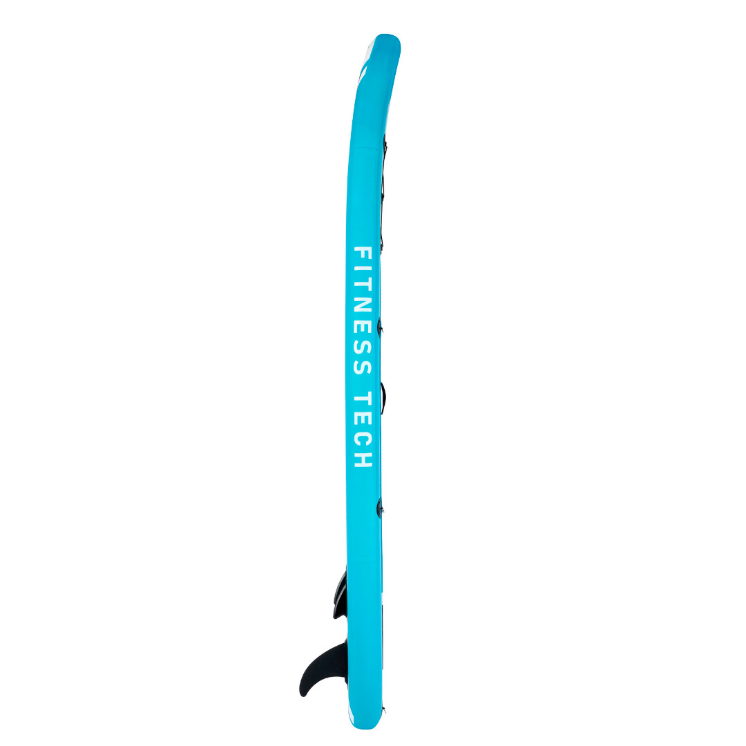 Tabla de paddle surf azul con texto blanco 'FITNESS TECH', con aleta, sobre fondo blanco.
