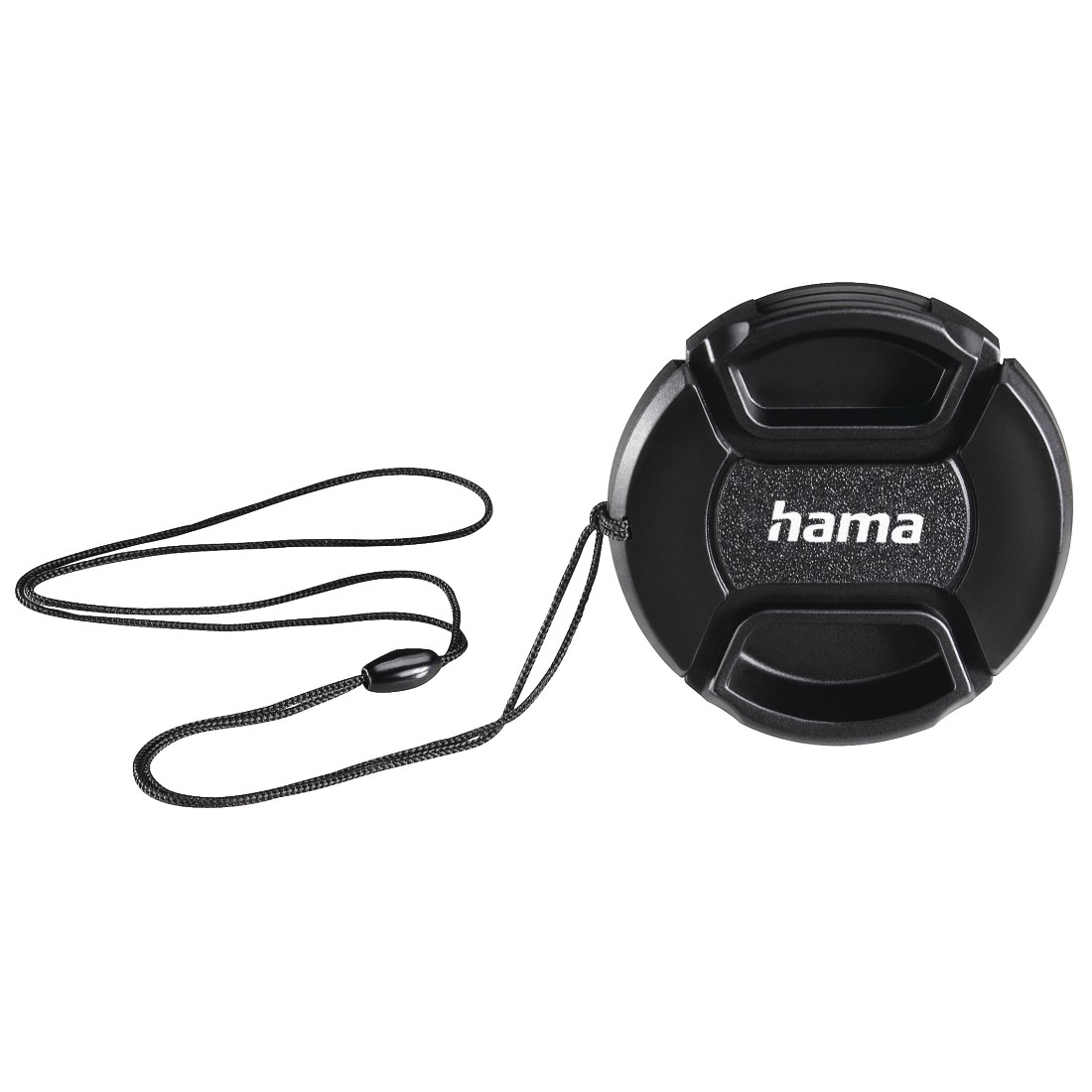 Schwarze Objektivkappe mit 'hama'-Logo und Schnur. Isoliert auf weißem Hintergrund.