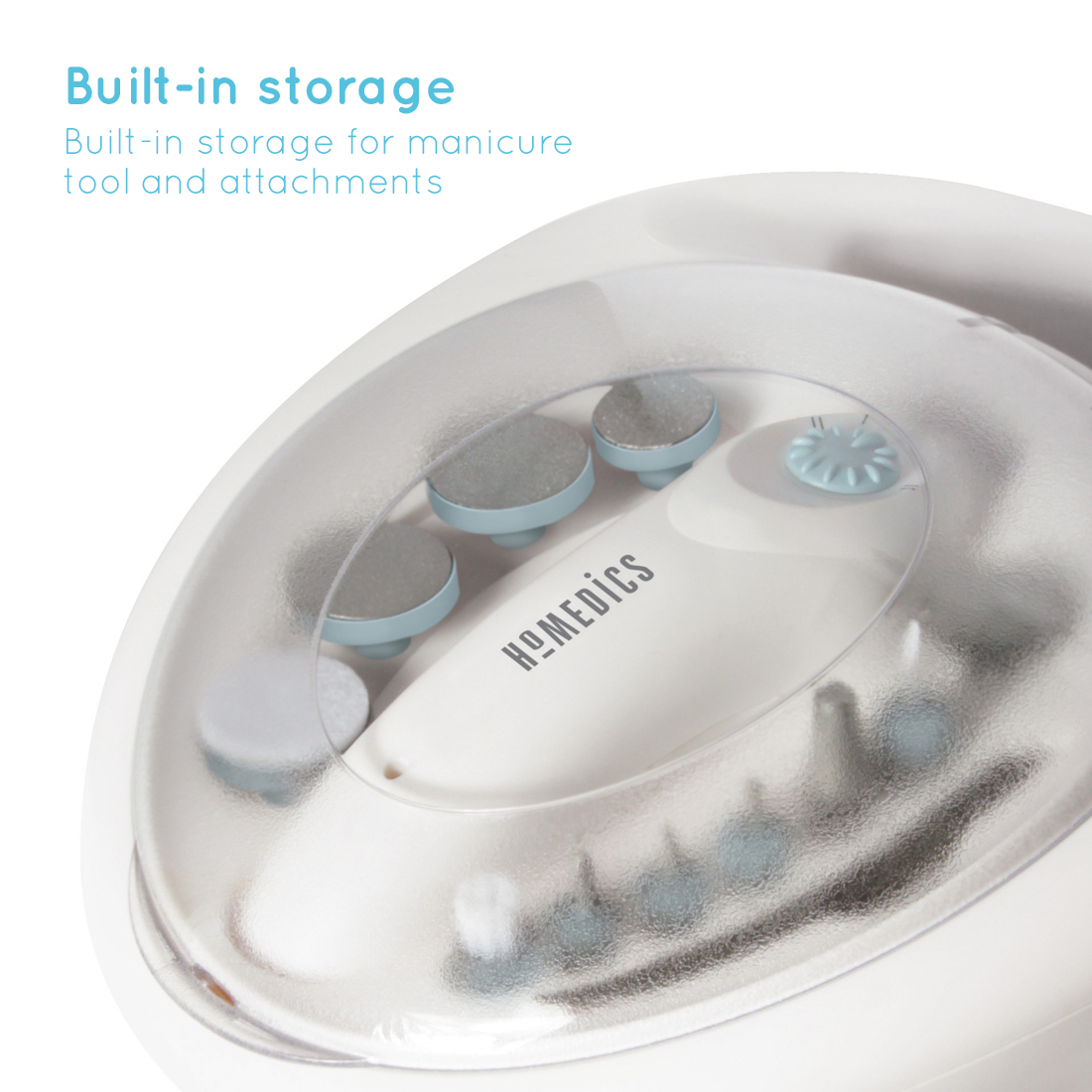 Primo piano di uno strumento per manicure bianco con accessori blu all'interno di una custodia ovale trasparente.