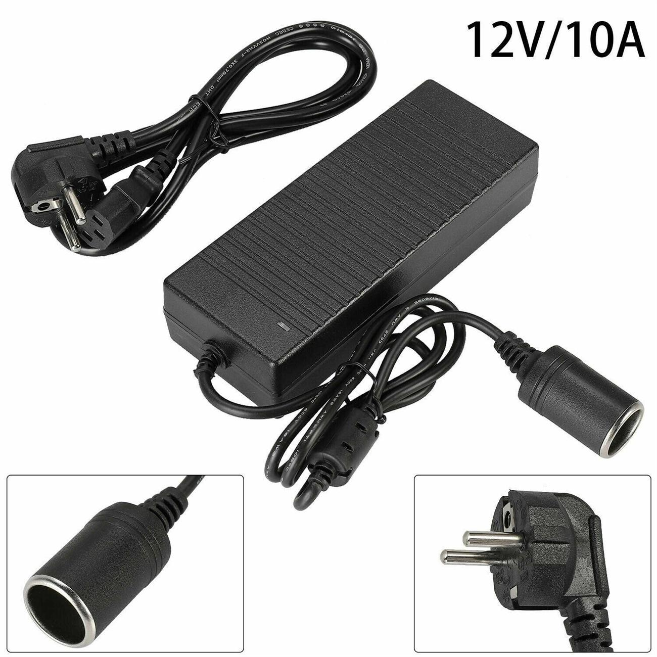 Schwarzes Netzteil mit Kabeln und Stecker. Text lautet "12V/10A". Weißer Hintergrund. Isoliert.