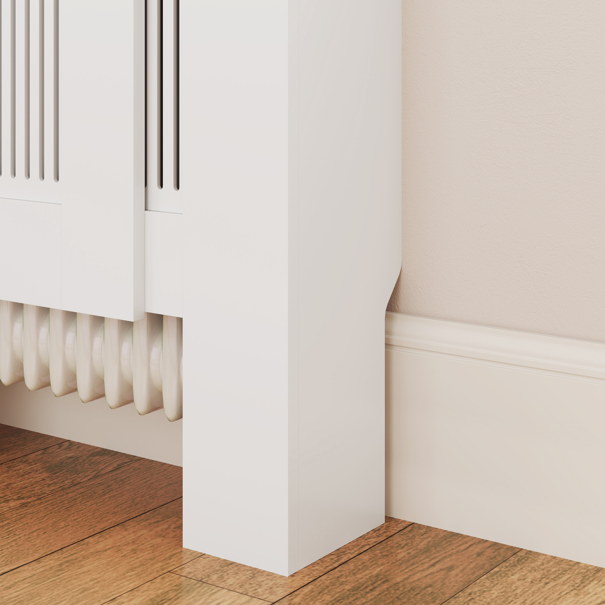 Nahaufnahme einer weißen Heizkörperverkleidung, die die Seite und den Holzboden zeigt. Die Wand ist hell.