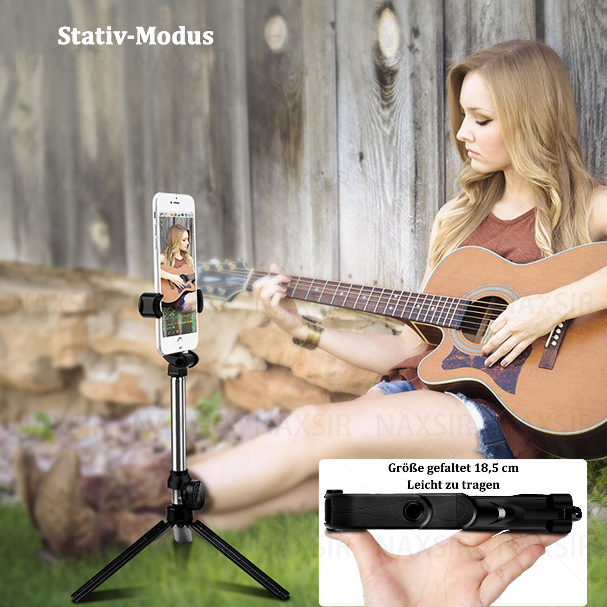 Eine Frau spielt Gitarre mit einem an einem Selfie-Stick befestigten Telefon im Freien.