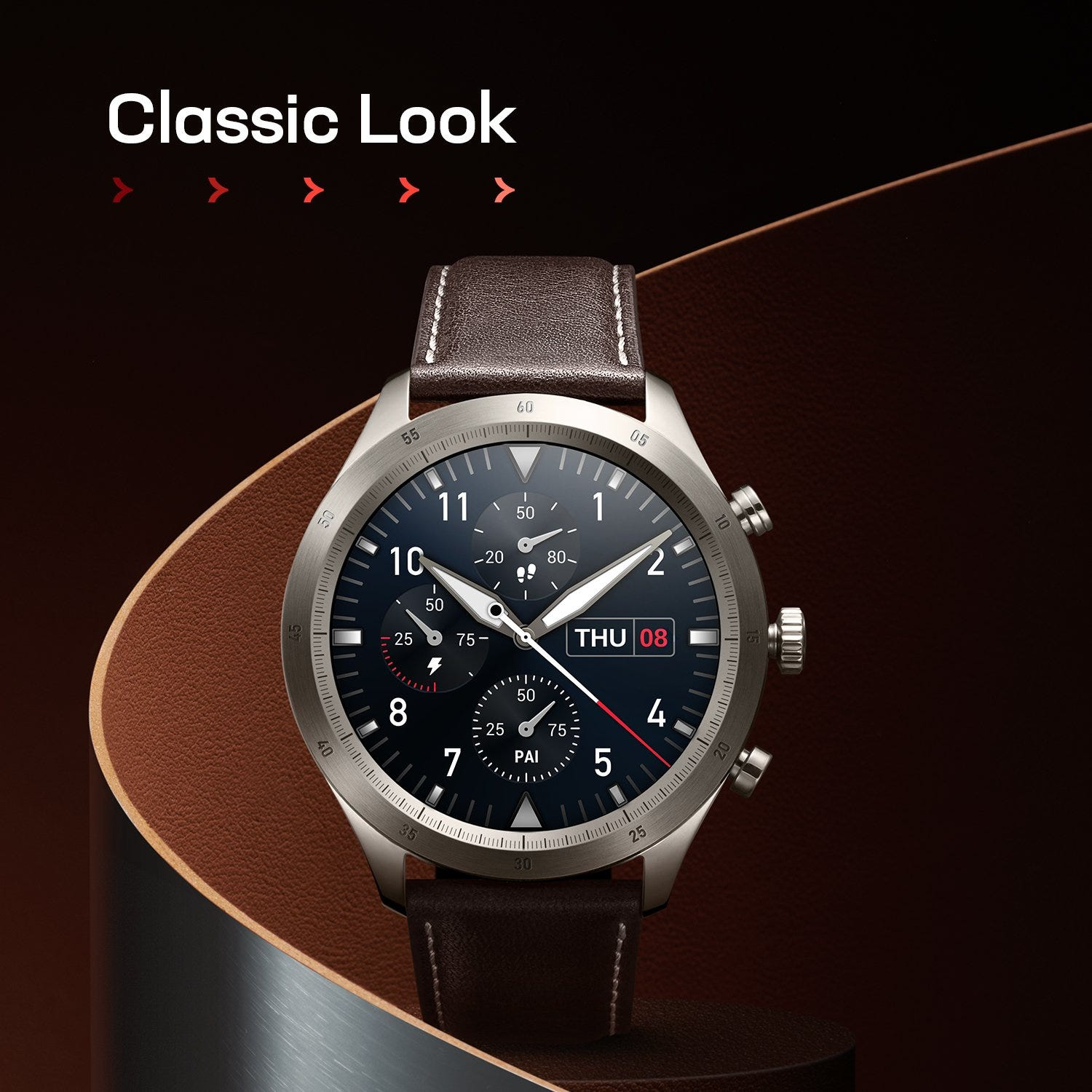 Eine Smartwatch mit dunkelblauem Zifferblatt und braunem Lederarmband, auf braunem Lederhintergrund.