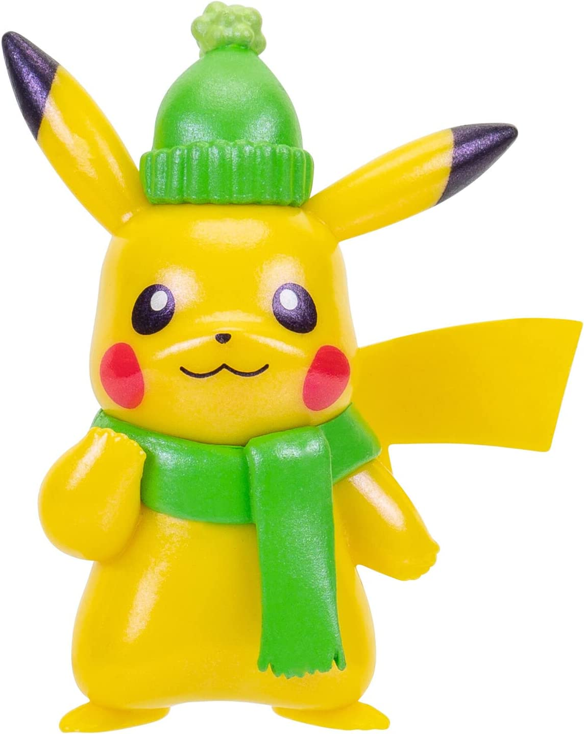 Eine gelbe Pikachu-Figur mit grünem Hut und Schal.
