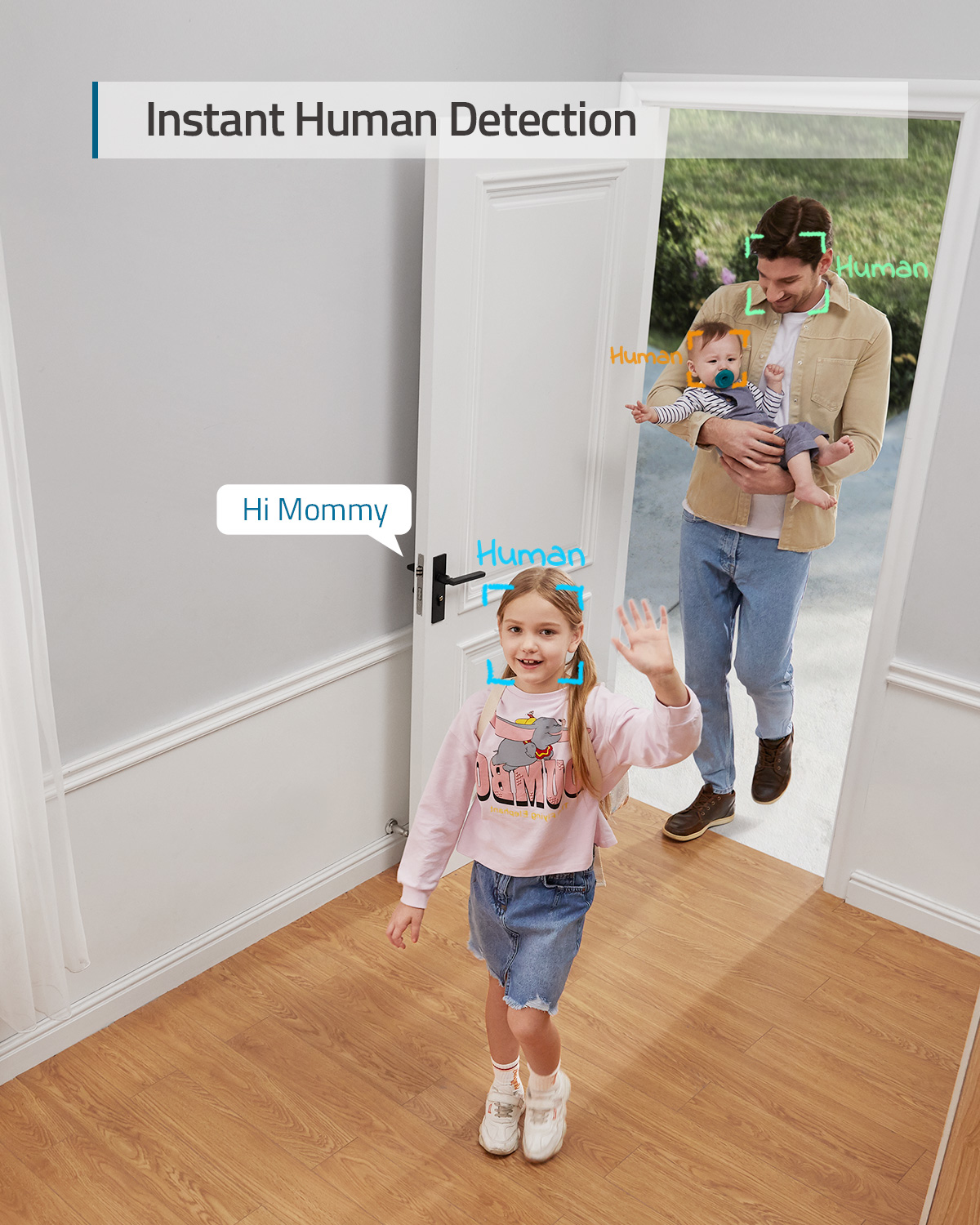 Rodzina w drzwiach. Mężczyzna trzyma dziecko. Dziewczynka macha. Dymek mówi: „Cześć mamo”.