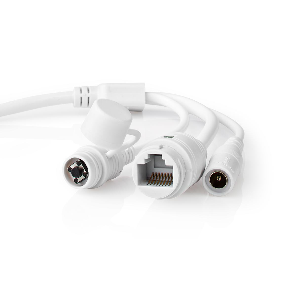 Cavo per telecamera di sicurezza bianco con tre connettori: alimentazione, Ethernet e BNC.